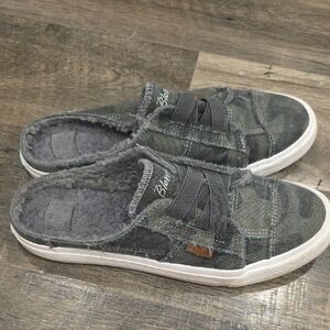 Blowfish Women's Camouflage Slip-On Sneakers Size 11